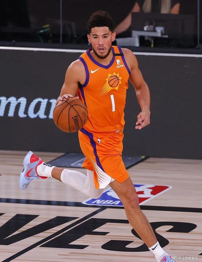 开云在线直播-火箭绝杀快船，布克高光表现