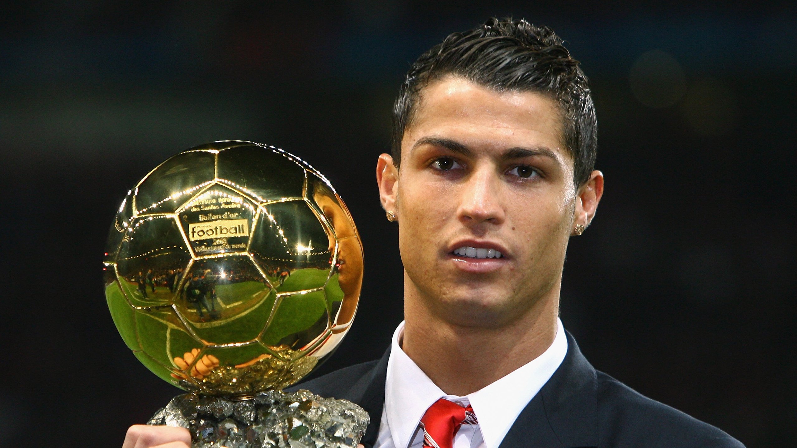 开云体育中国官网-若日尼奥扛起全队,利物浦完胜拜仁,一场定义时代的胜利