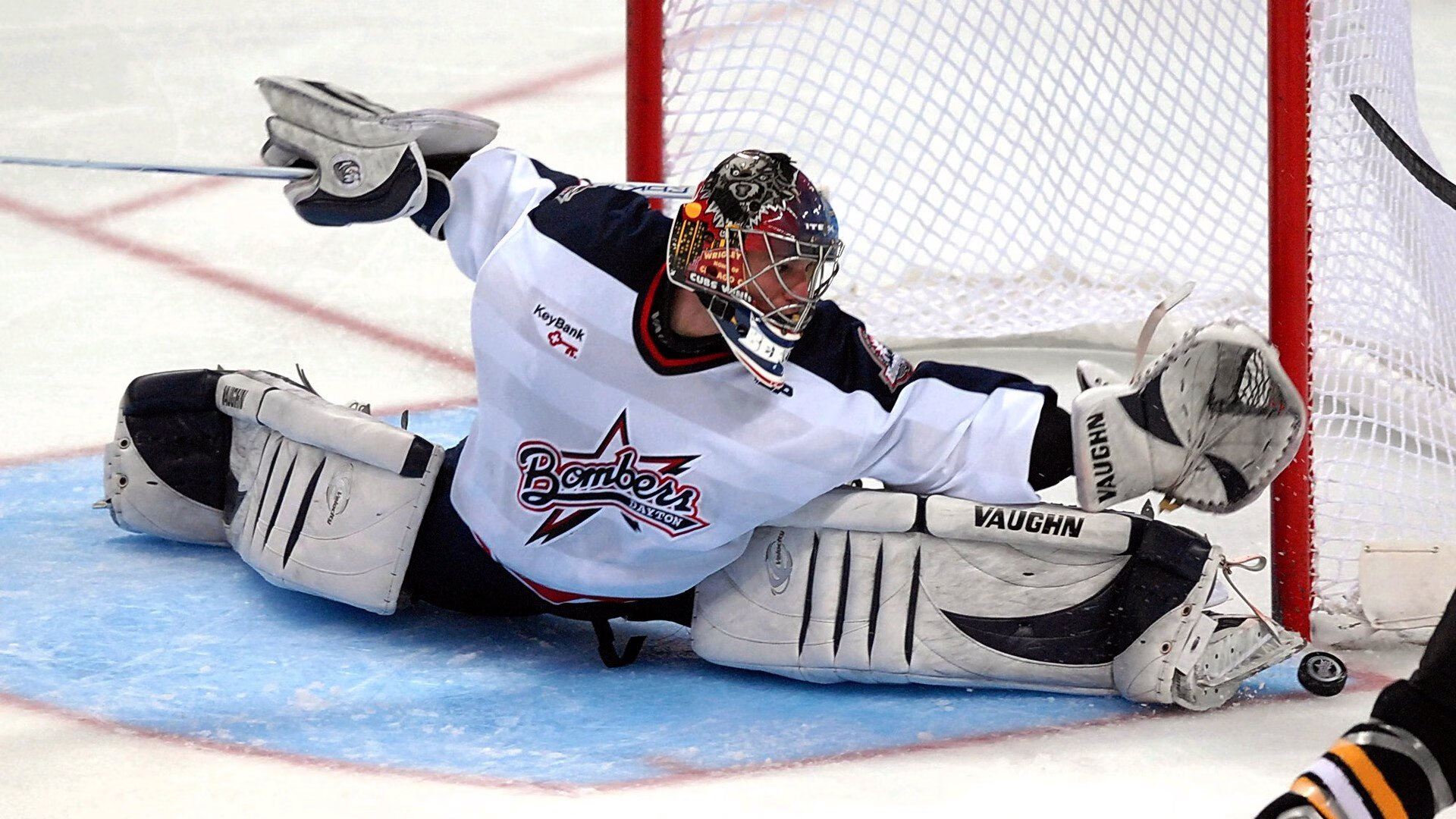 开云下载-戈贝尔的盾与矛,当防守核心成为关键先生,活塞如何打穿掘金铁壁